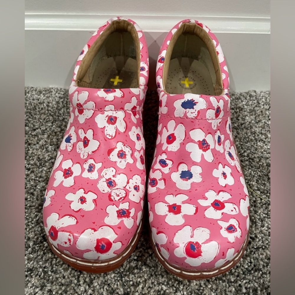 ✨ DR. MARTENS PINK FLORAL CLOGS